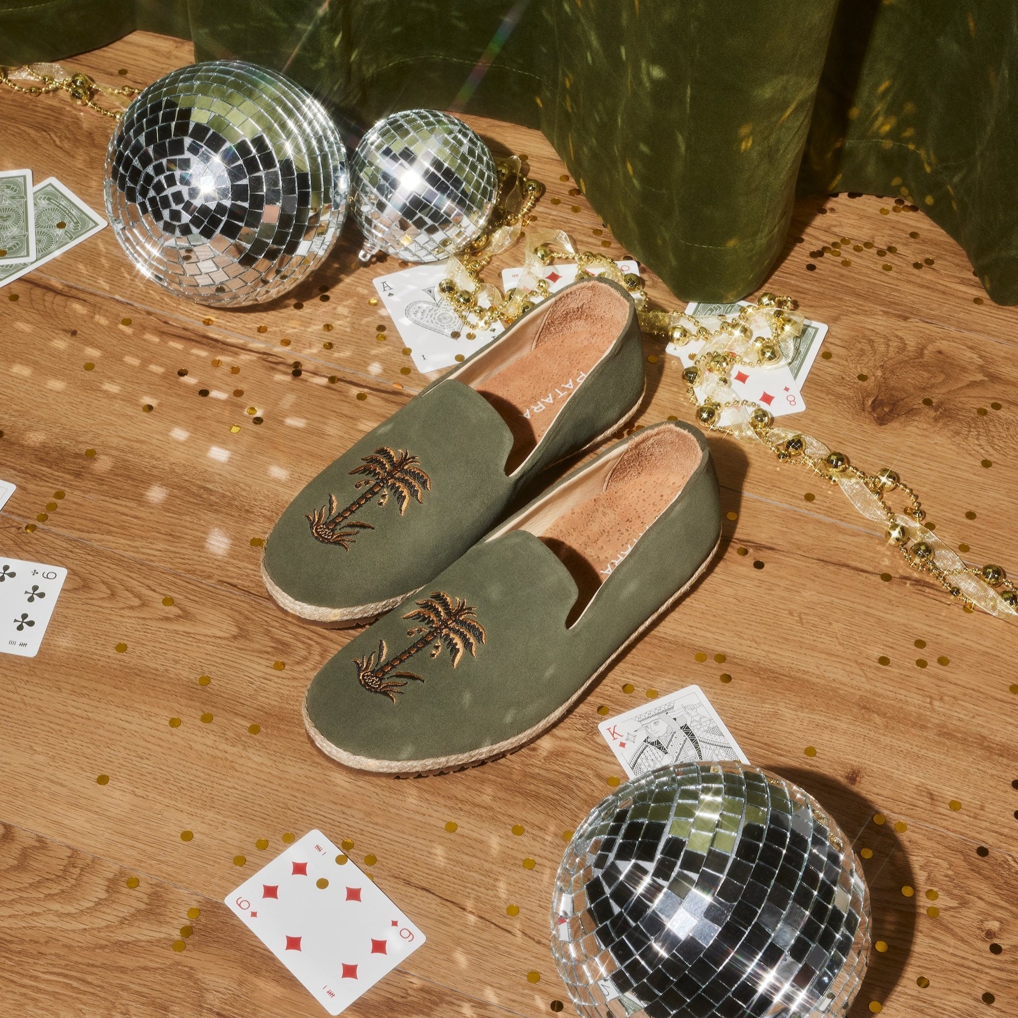 Palm Smoking Slipper